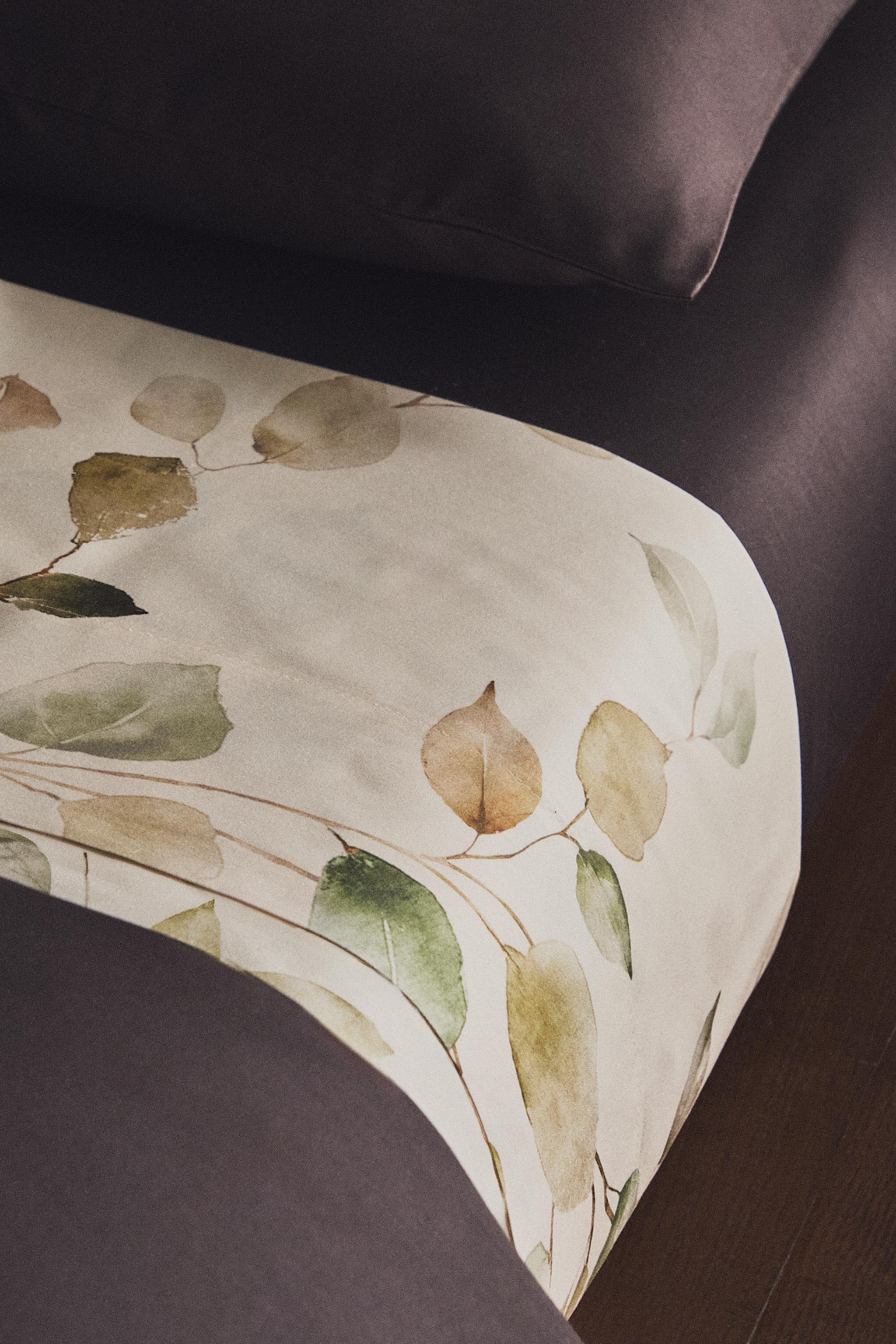SATEEN FLAT SHEET WITH LEAF PRINT